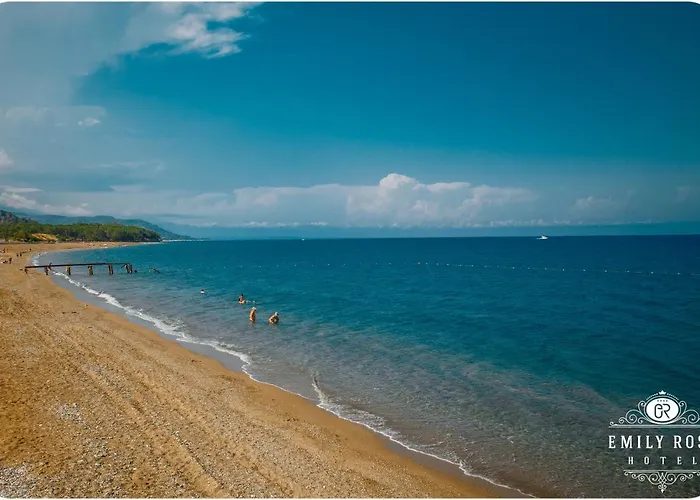 מלון Emily Rose קמר